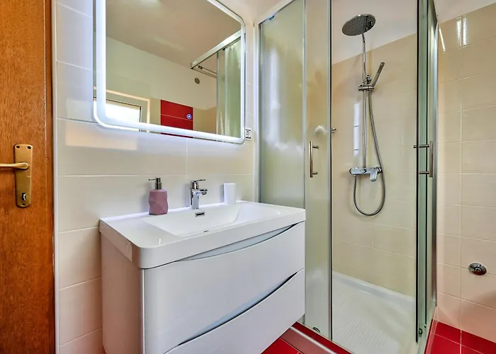 아파트 Teuta_commodious At The *